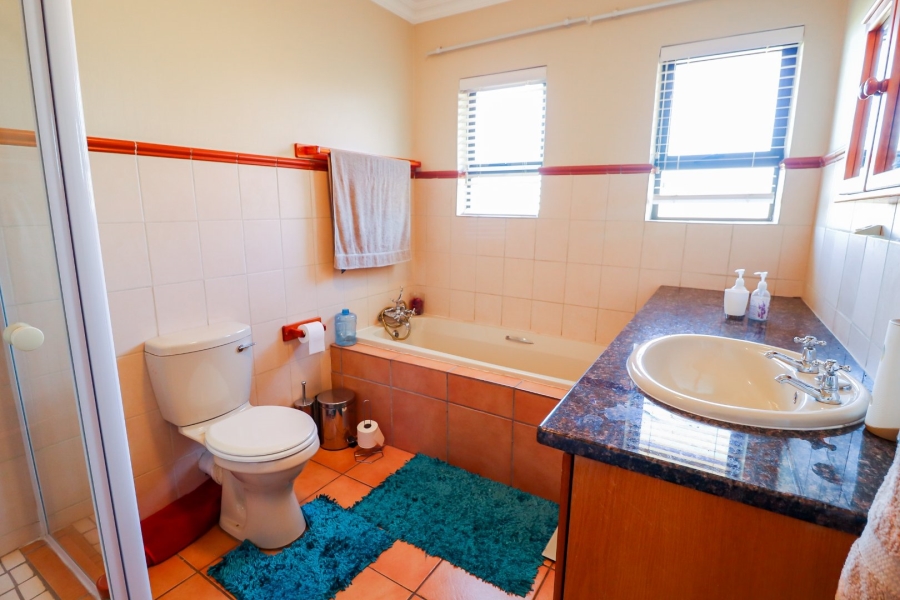 4 Bedroom Property for Sale in Heuwelsig Free State